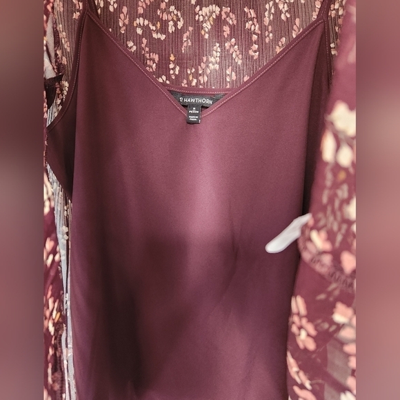 41 Hawthorn Burgandy Flowy Floral Sheer Top Medium Petite - Picture 9 of 12